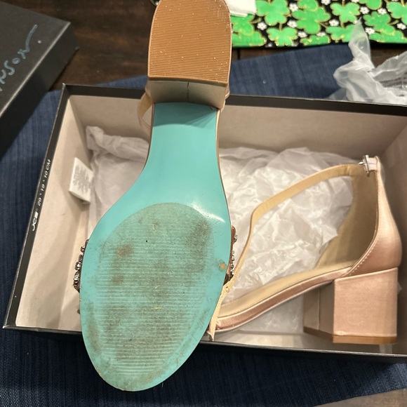 Champagne wedding shoes.size 9.5 WIDE - Picture 3 of 3